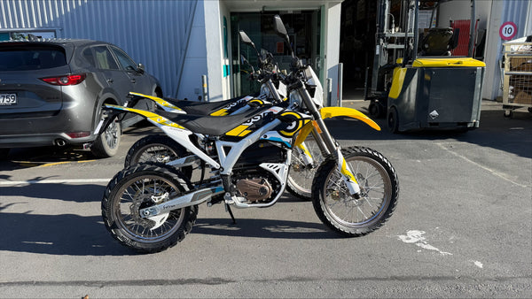 Surron Storm Bee R (ROAD LEGAL)